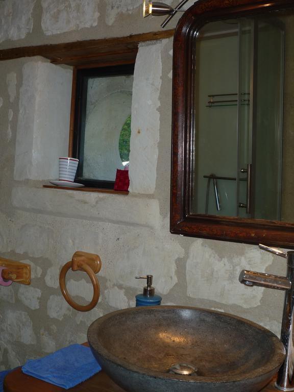 Le Logis Du Peu Girard Bed & Breakfast La Roche-Clermault Room photo